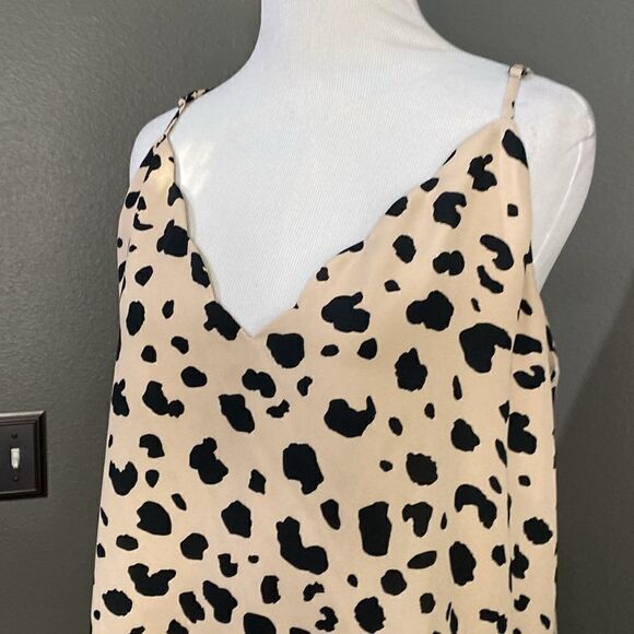 Socialite Leopard Cami Scalloped Vneck Tank - Picture 3 of 11